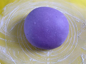 主食也要有新花样，只需一次发酵就能做出的松软紫薯馒头的做法 步骤7
