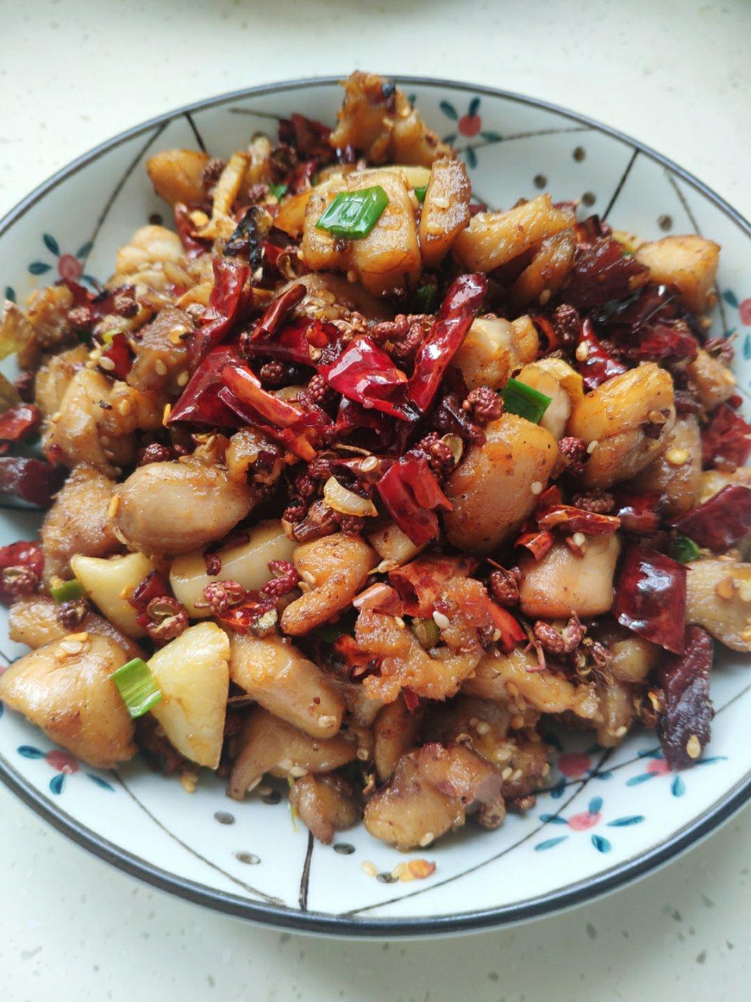 外酥里嫩麻辣鲜香～辣子鸡丁