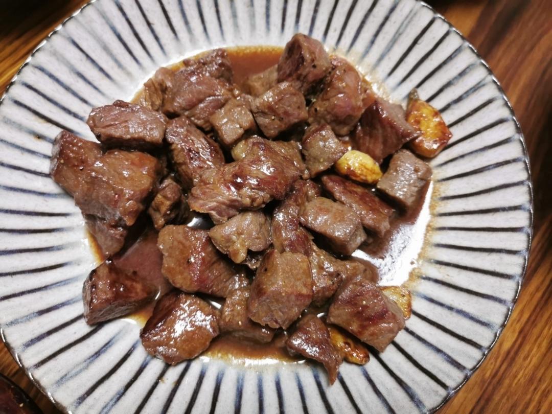 听起来就很好吃的黑椒蒜子牛肉粒