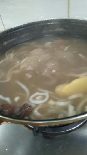 牛肉清汤的做法 步骤3