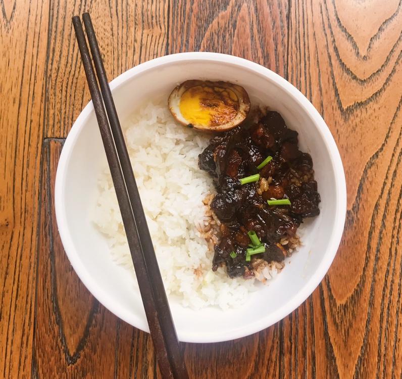 洋葱酥卤肉饭