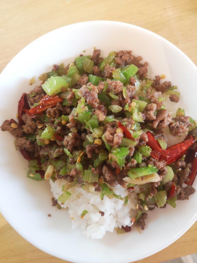 芹菜牛肉末「下饭神器」