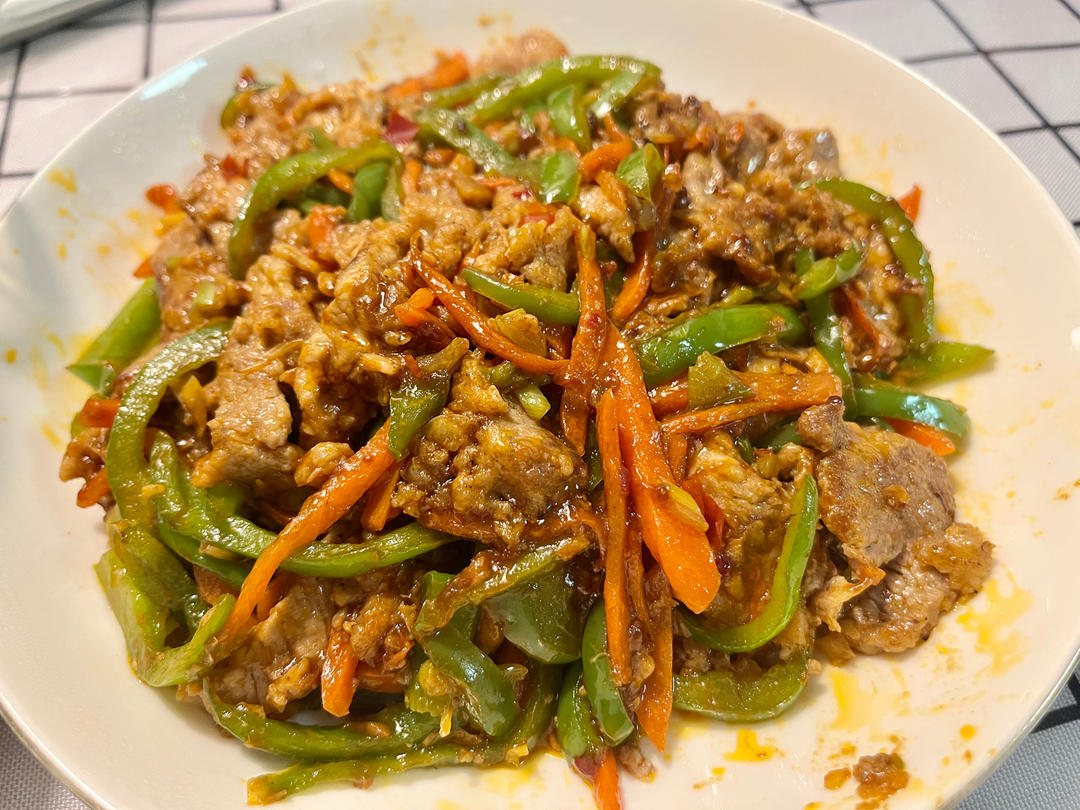 巨下饭的尖椒肉丝好吃得一碗接一碗