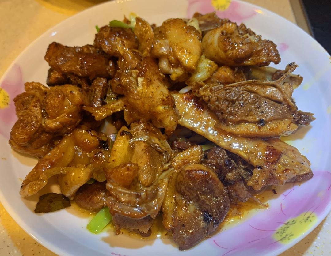传统正宗的啤酒鸭配方和做法，鲜嫩香浓，只需炒千万不要焯水