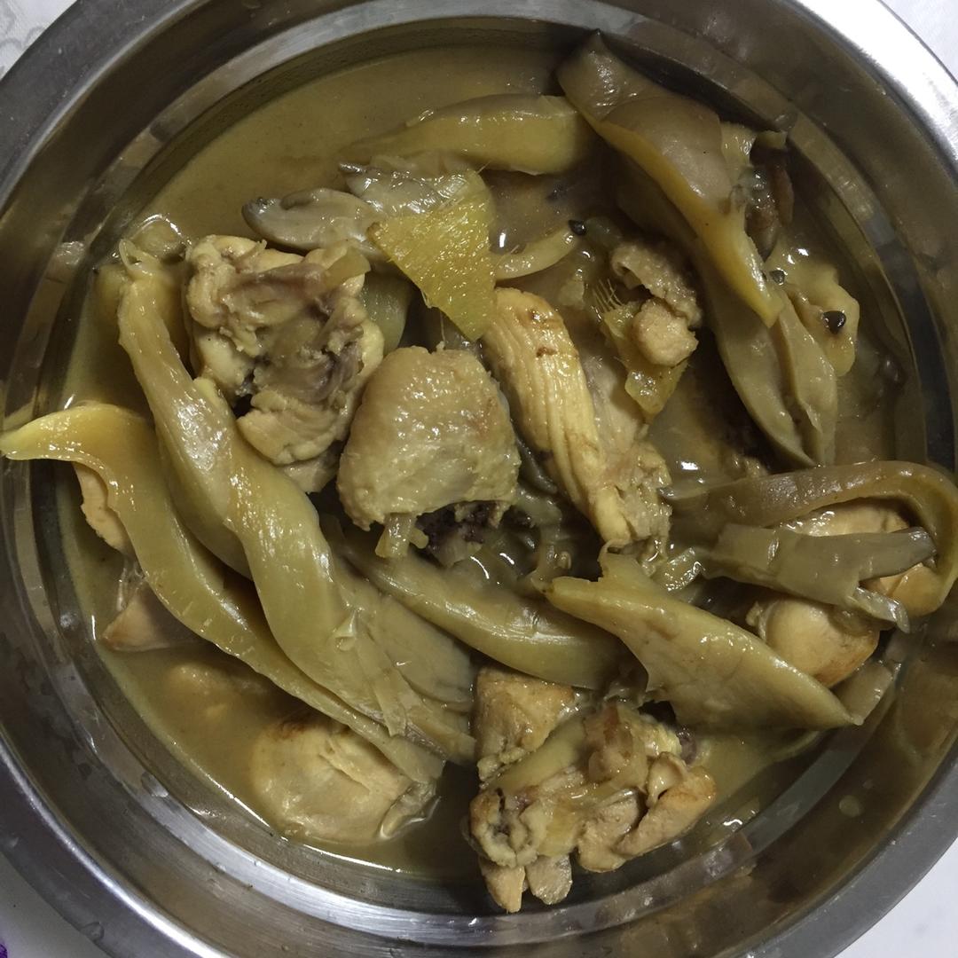 鸡腿炖蘑菇