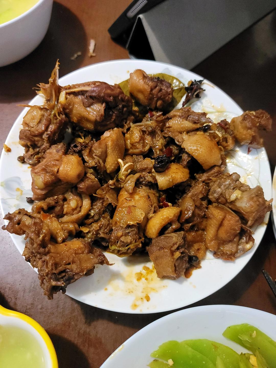传统正宗的啤酒鸭配方和做法，鲜嫩香浓，只需炒千万不要焯水