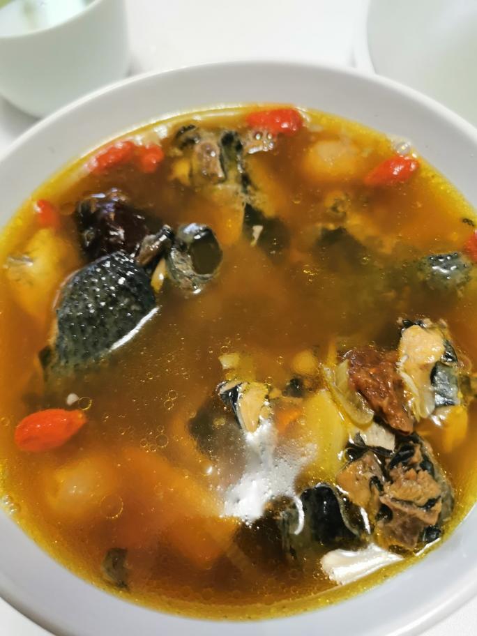 当归乌鸡汤的做法