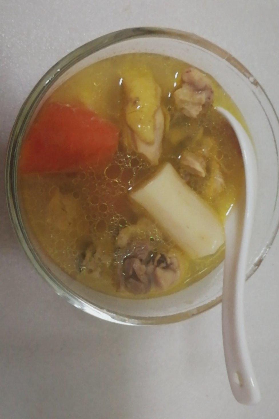 我是你的小心瘾做的鸡肉山药胡萝卜汤