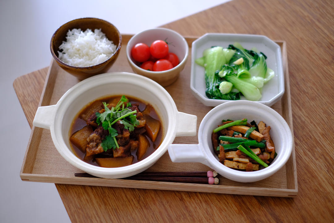 二年级小学生午餐