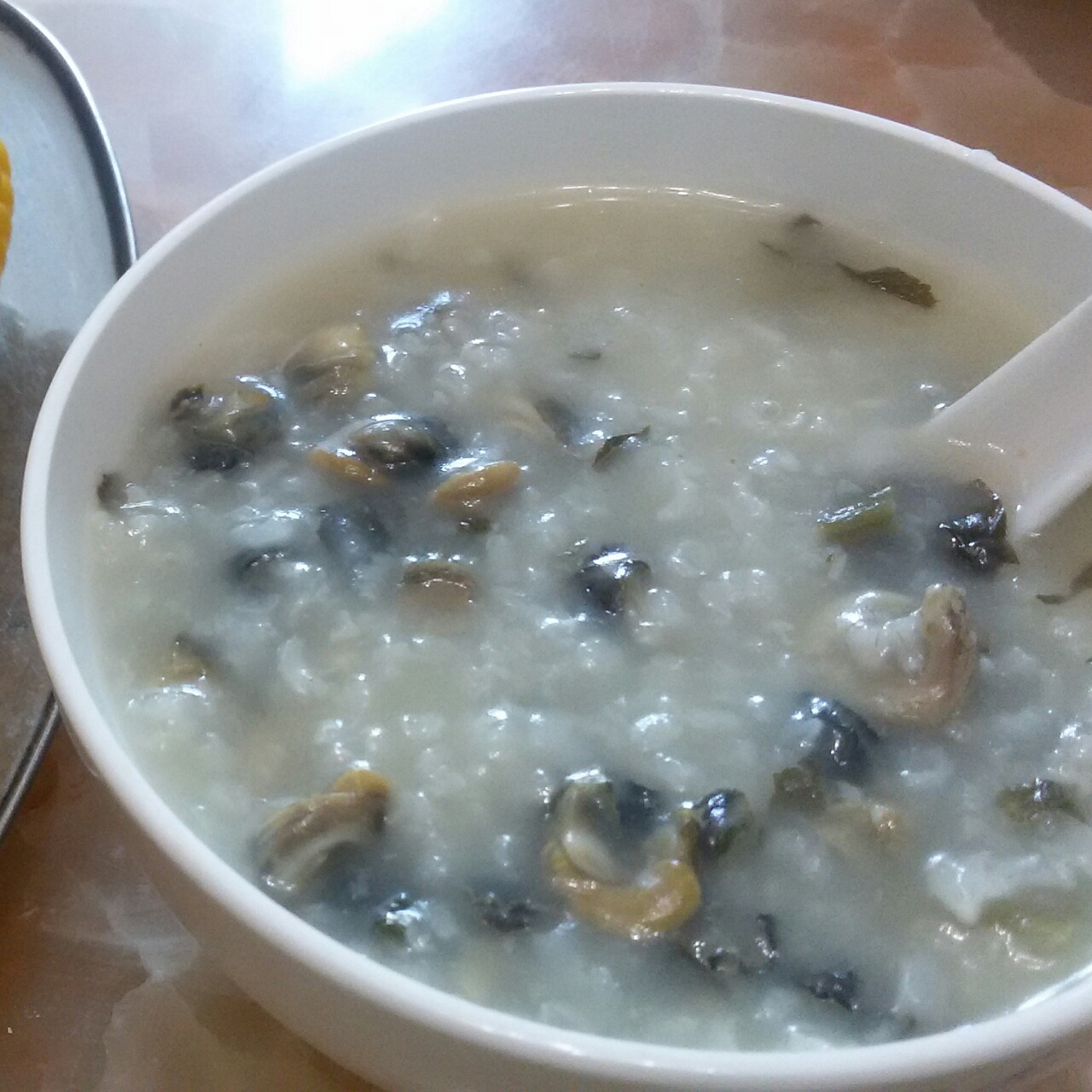 累宝宝做的广式香芋石螺粥