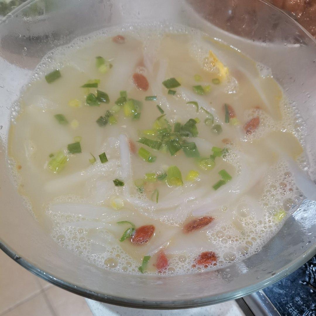 适合宝宝秋天喝的汤·煎蛋白萝卜汤