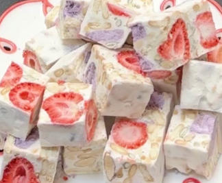 冻干酸奶草莓雪花酥