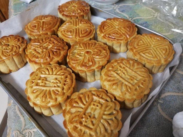 广式月饼—蛋黄莲蓉月饼