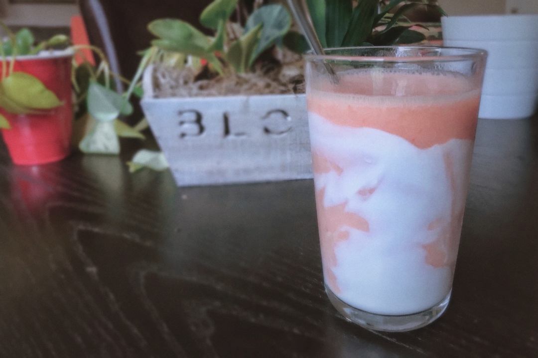酸奶各种饮品做法之草莓水蜜桃酸奶教程