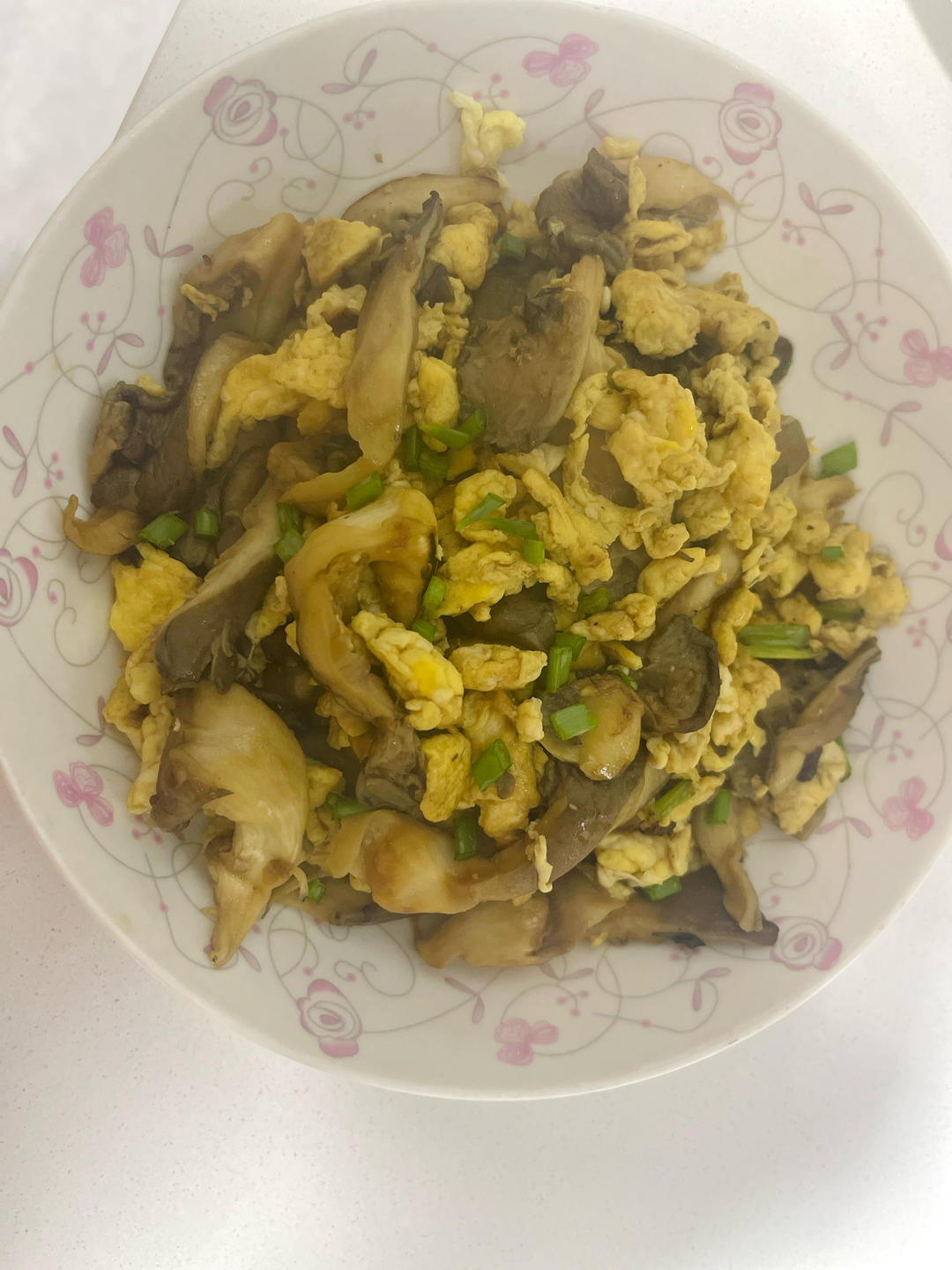 蘑菇炒鸡蛋	平菇这样炒，鲜美无比巨好吃