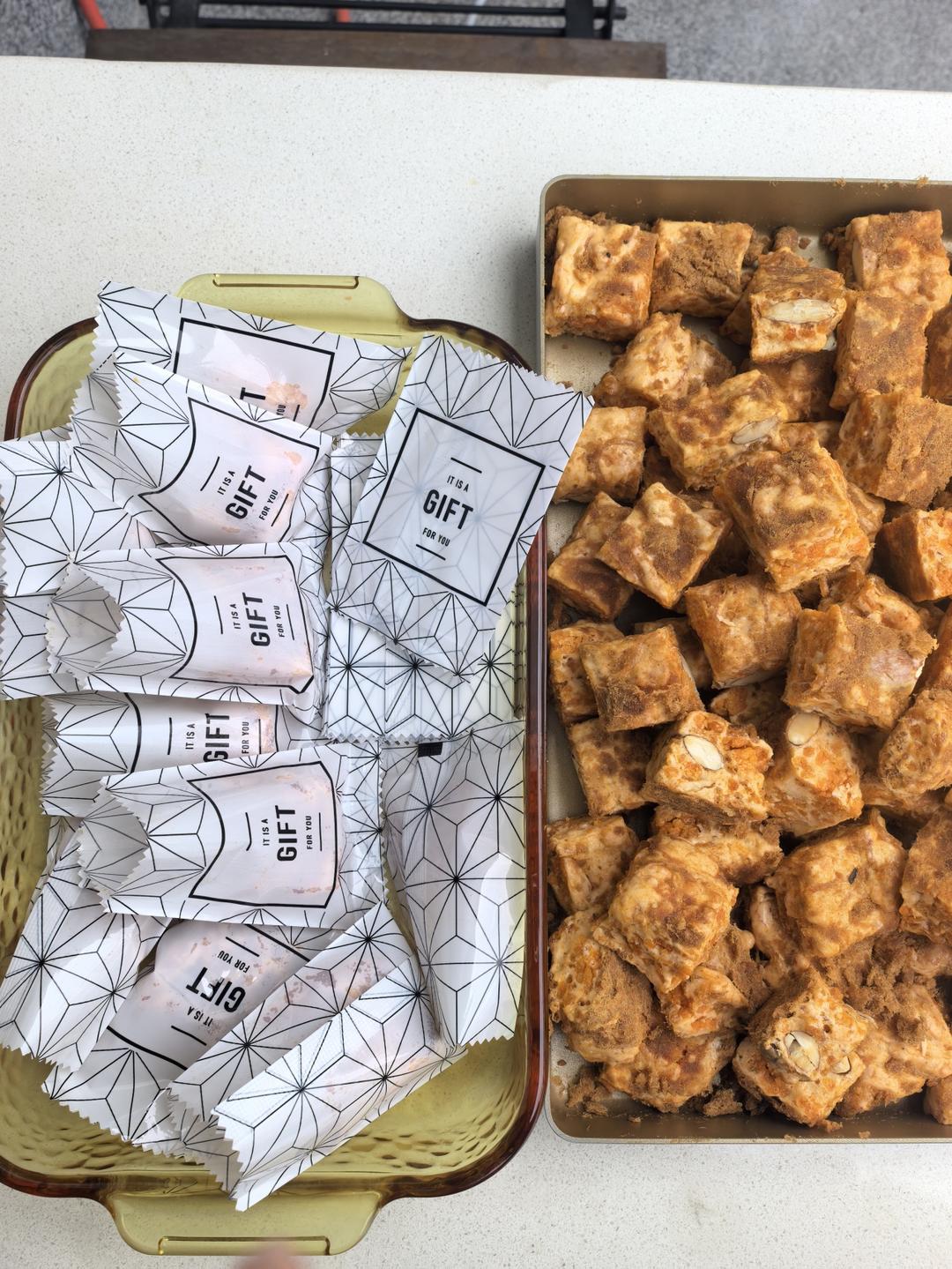 香迷糊的咸口香辣脆辣条咸蛋黄锅巴肉松雪花酥