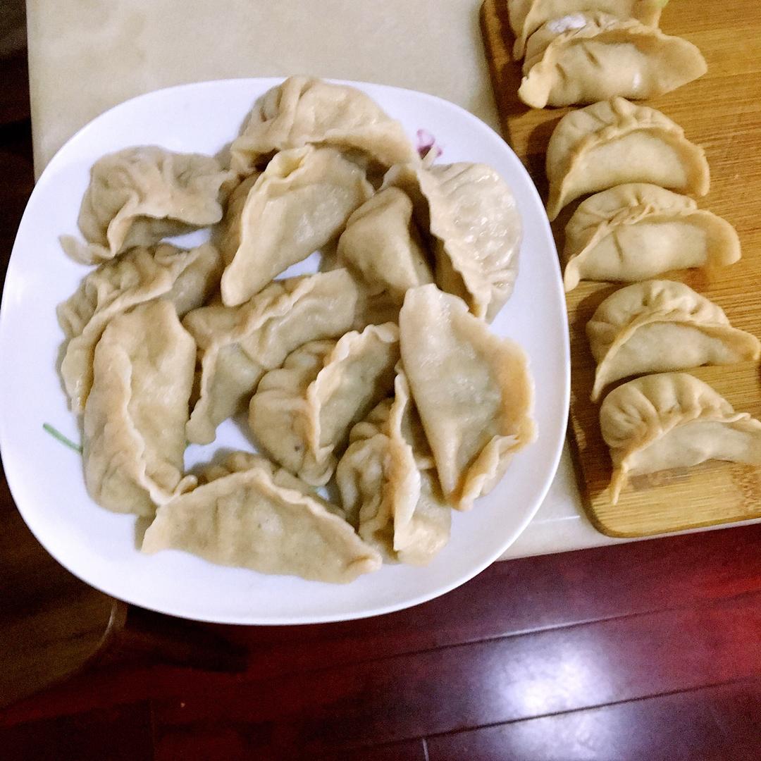 芹菜木耳鲜肉水饺