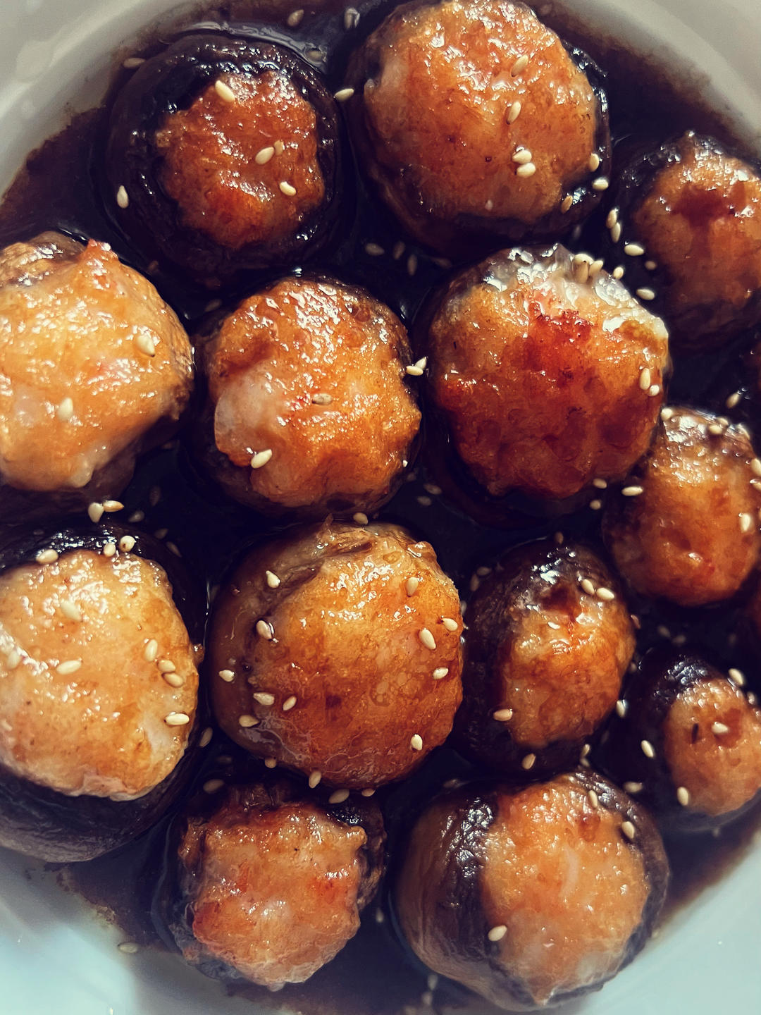 一口爆汁的虾滑酿口蘑