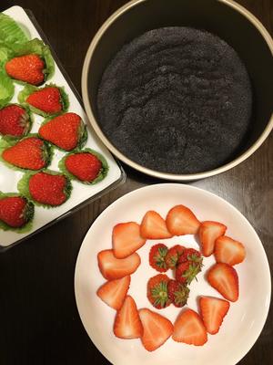 草莓奥利奥慕斯蛋糕           （8寸）的做法 步骤1