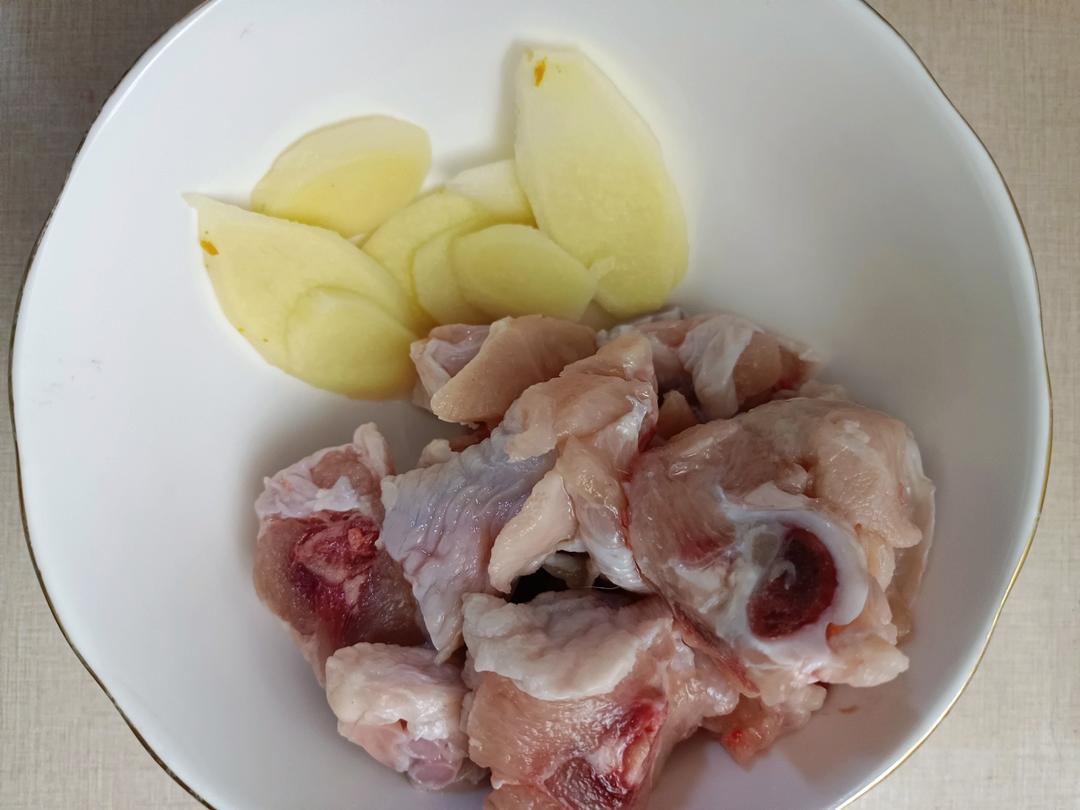 泰式咖喱鸡肉炖土豆萝卜【1月北鼎珐琅锅食谱】