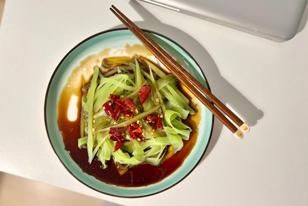10分钟搞定的快手凉拌菜，清脆爽口的凉拌莴笋丝