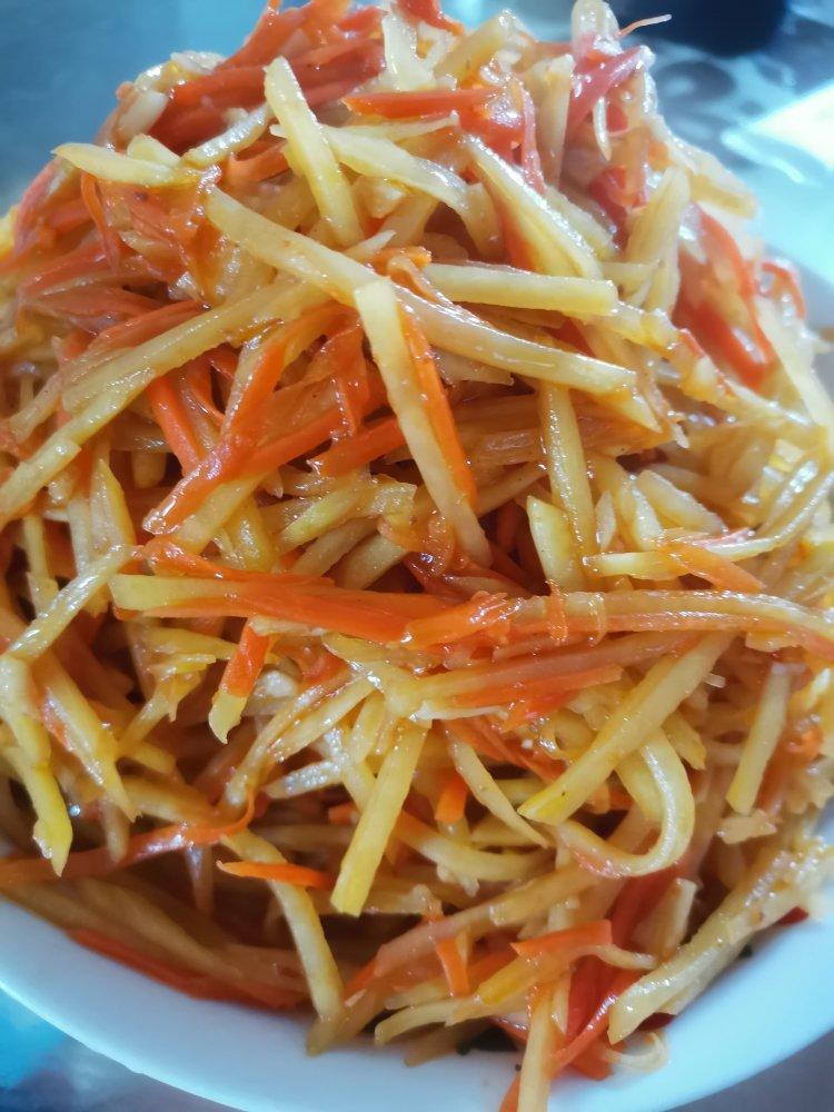 炒胡萝卜土豆丝