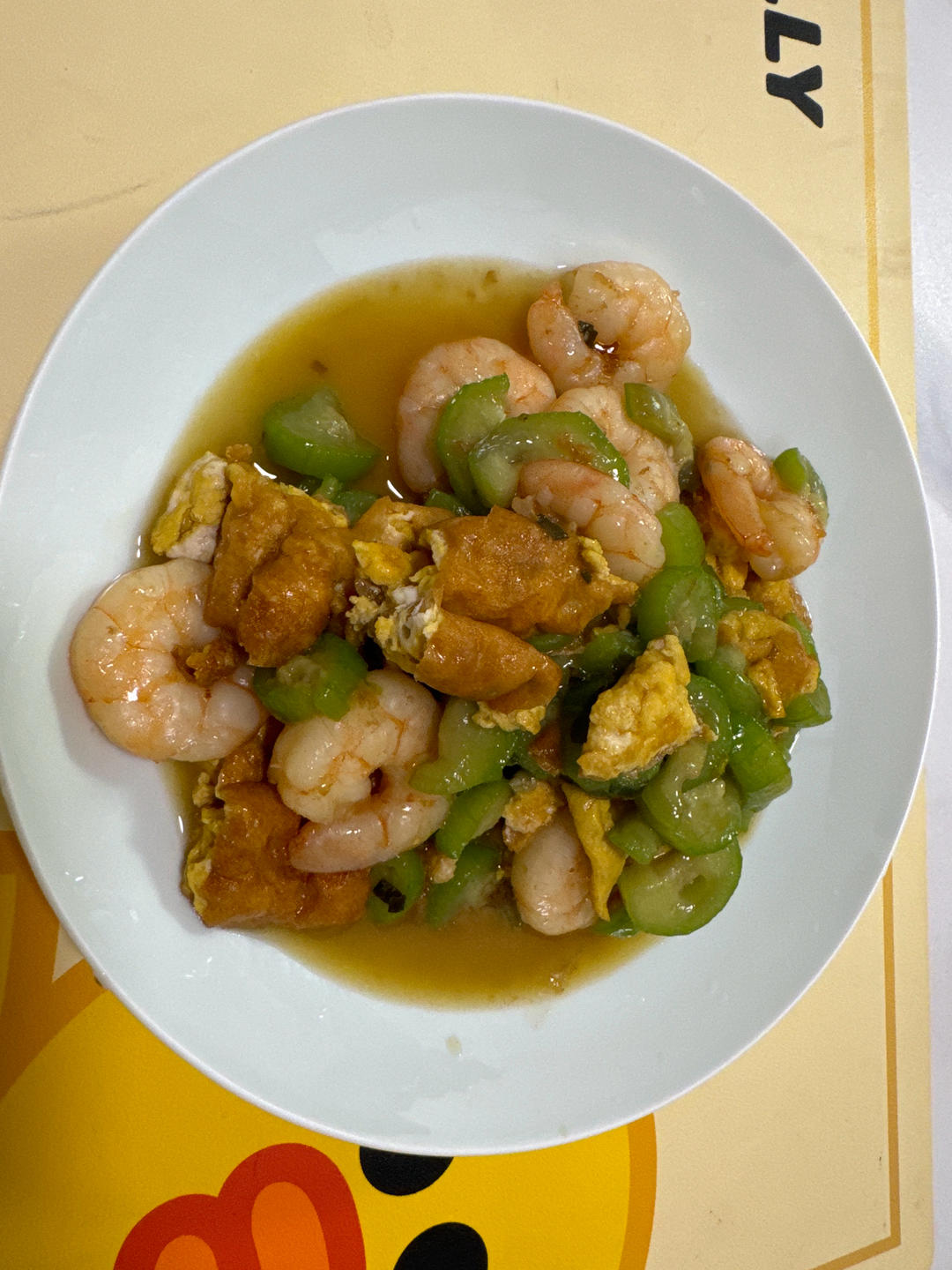 【孕妇食谱】丝瓜虾仁滑蛋，虾红瓜绿，鲜美无比～