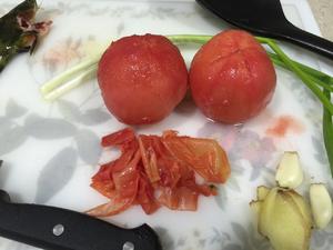 黄骨鱼番茄汤的做法 步骤1