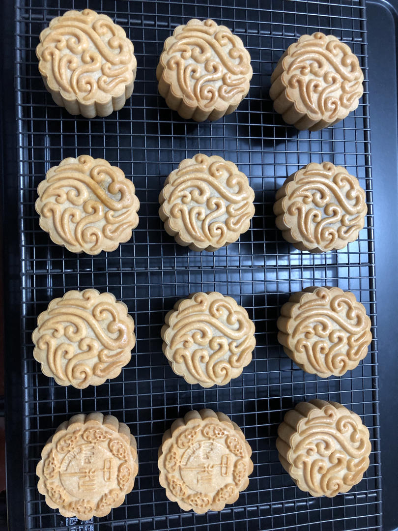 广式经典——白莲蓉蛋黄月饼