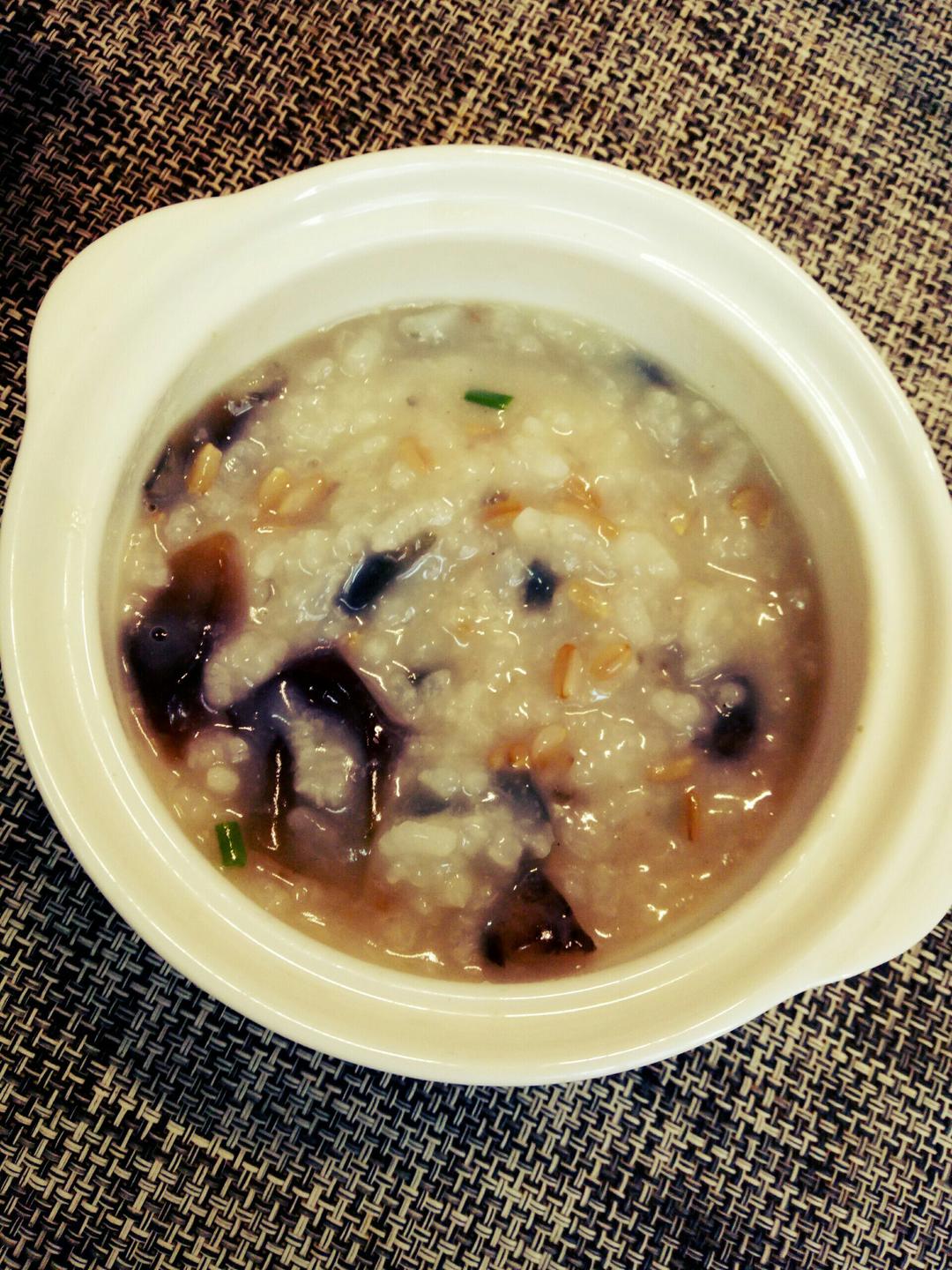 电饭煲版皮蛋瘦肉粥