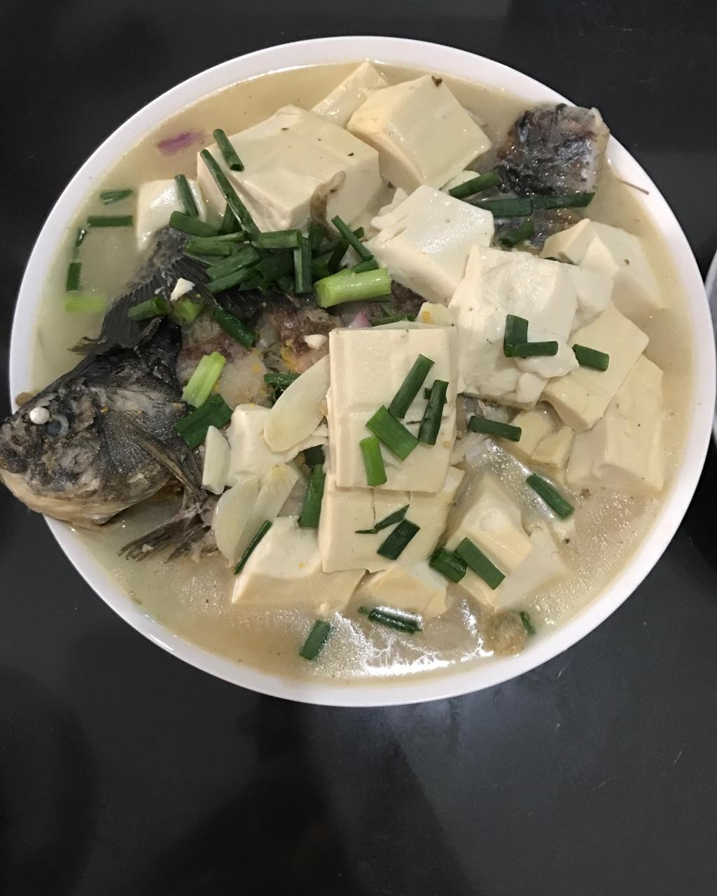 鲫鱼豆腐汤
