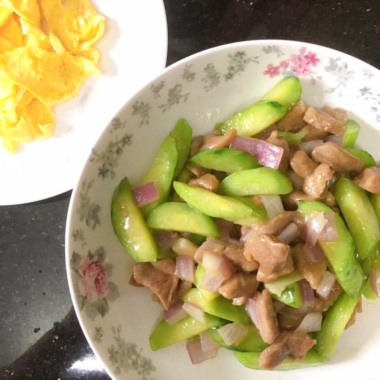 快手🥒黄瓜炒肉