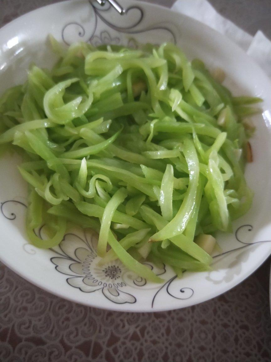 凉拌莴笋