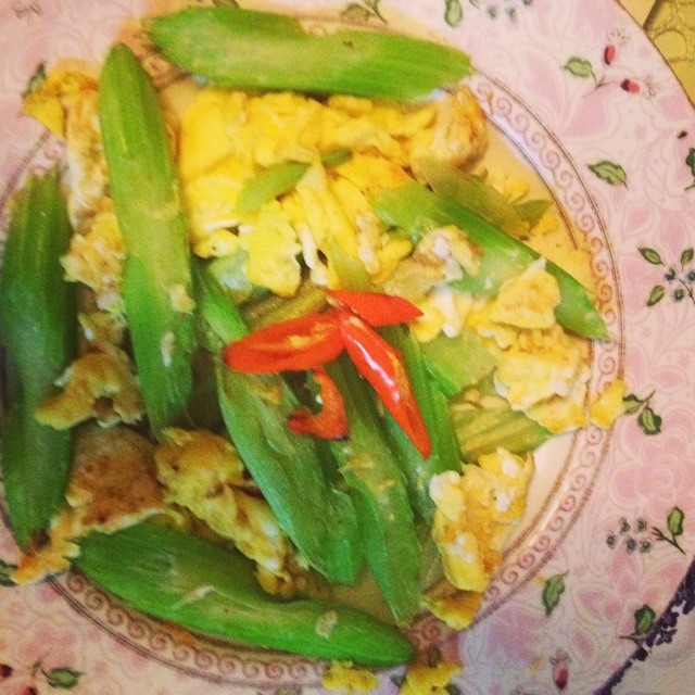 芹菜炒鸡蛋