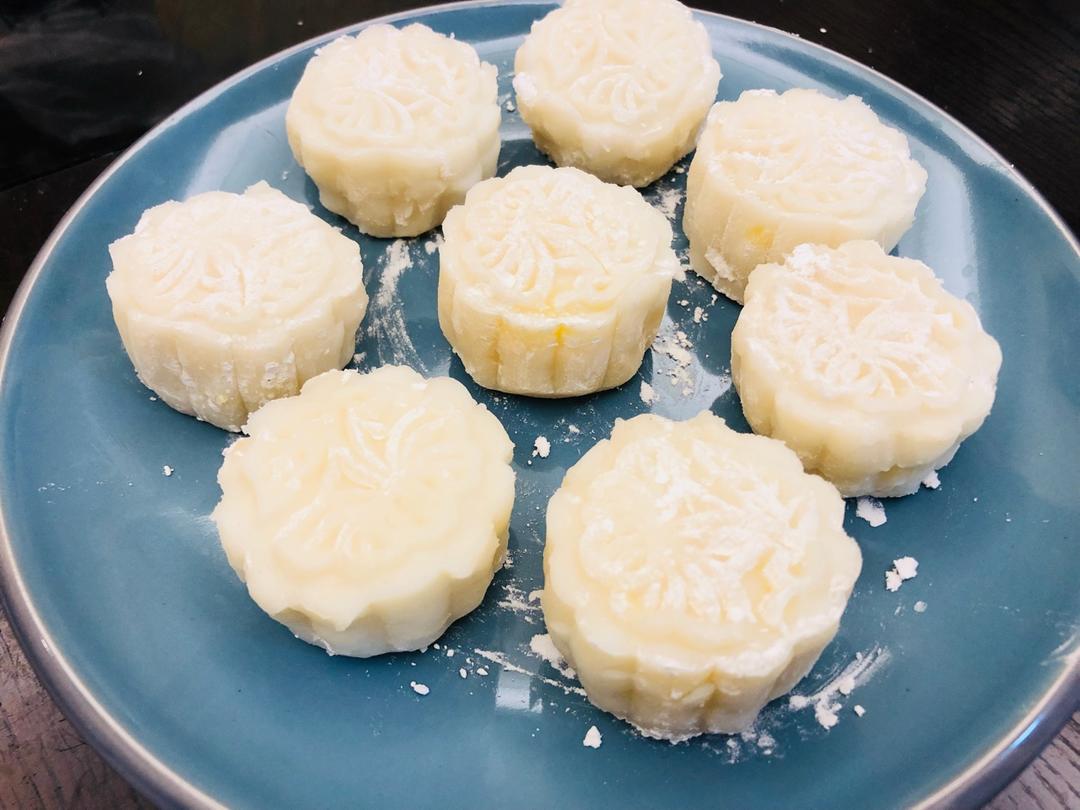 可爱多宝宝做的冰皮月饼