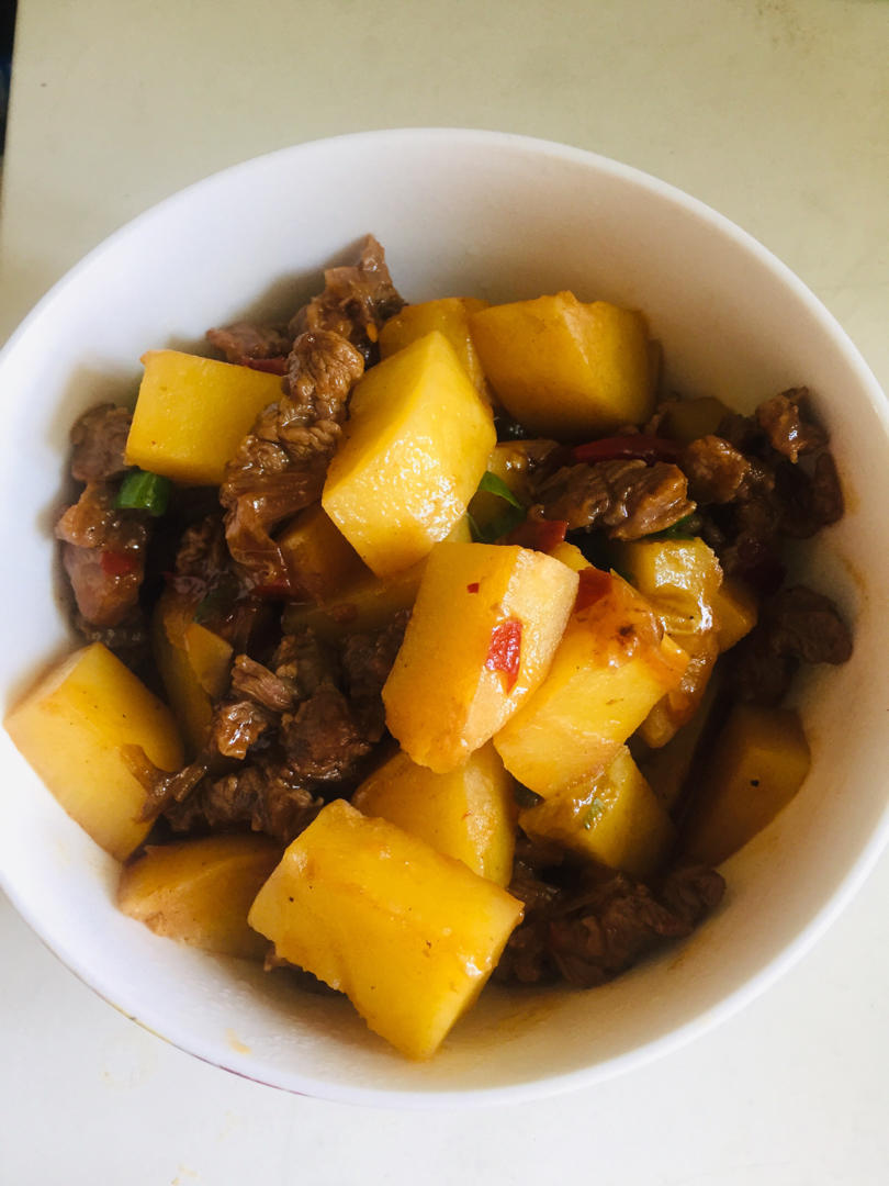 牛肉烧土豆（土豆清爽不糊，比你想象要简单多了）