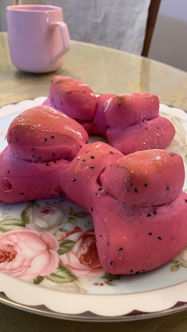 福叠吉（粉红蝴蝶结🎀面包）