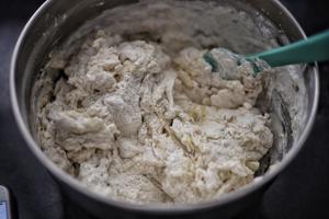 无花果燕麦小麦胚芽欧包（免揉）的做法 步骤2