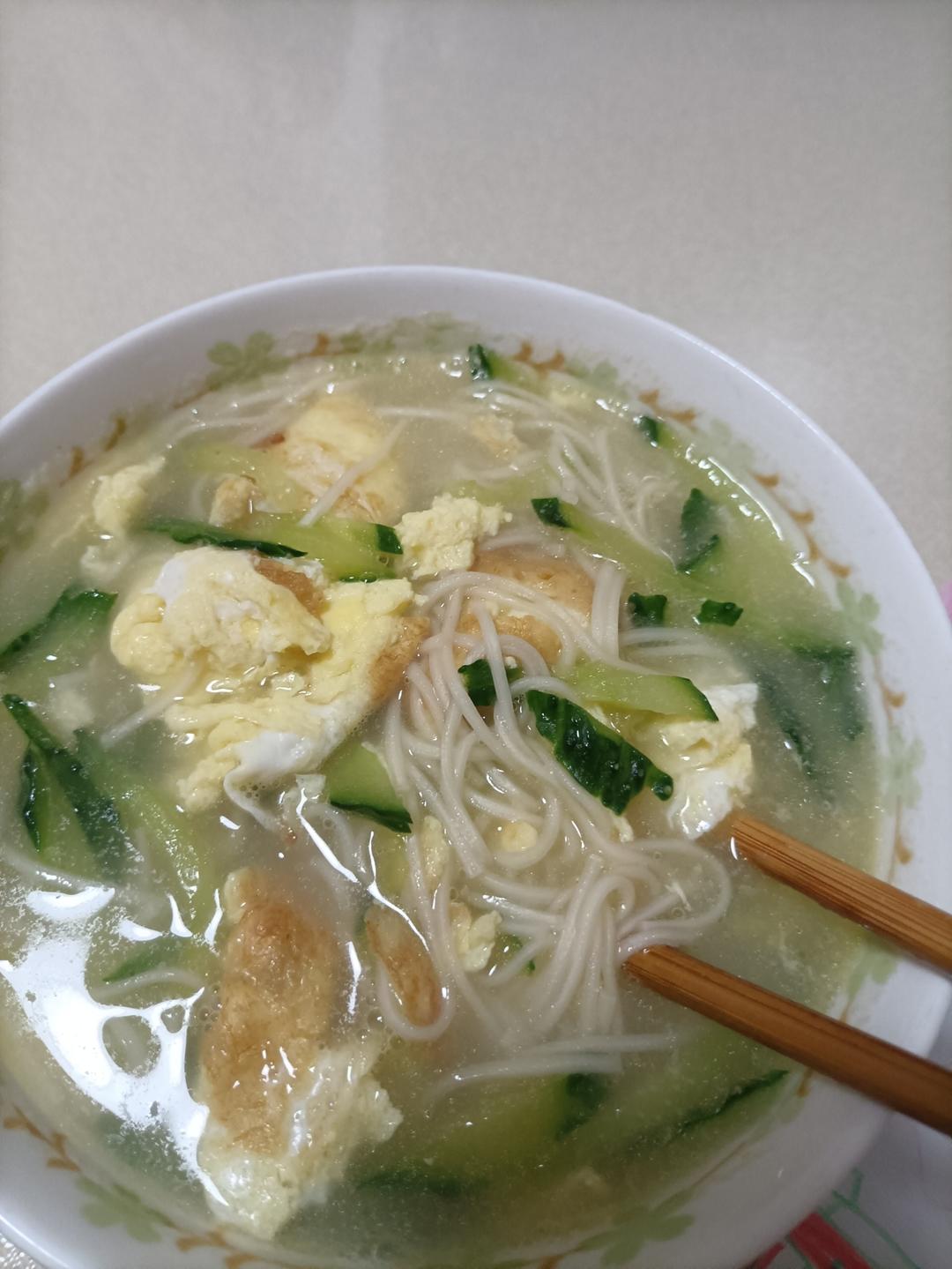 黄瓜鸡蛋面