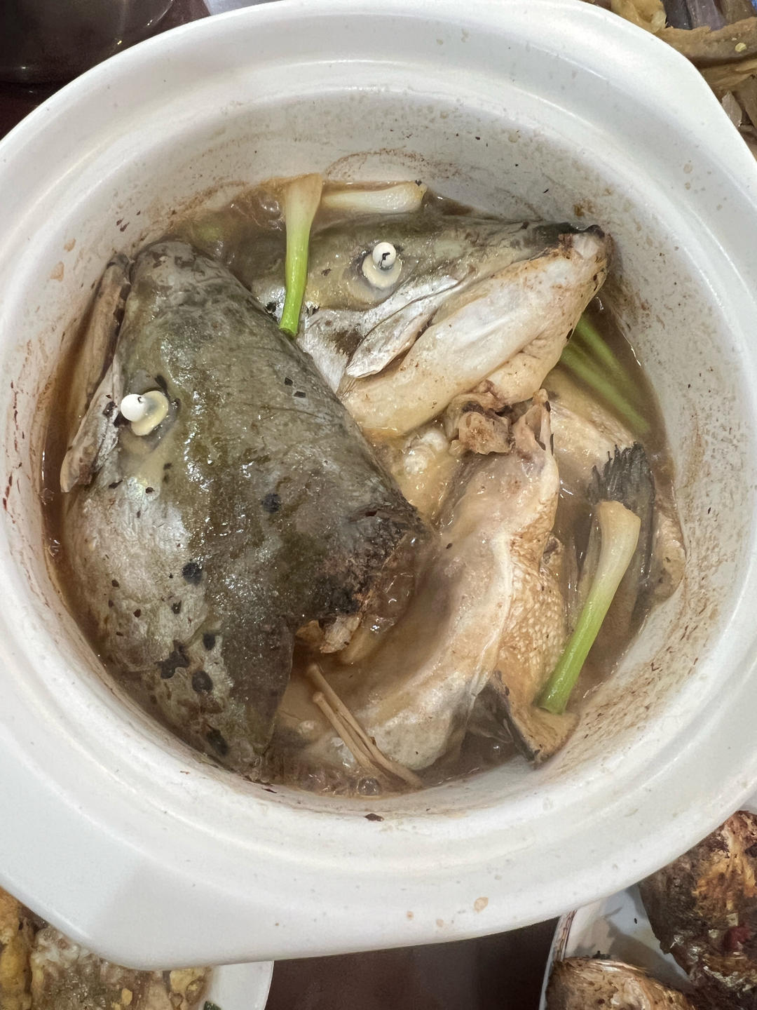 8分钟上桌的美食——砂锅三文鱼头煲