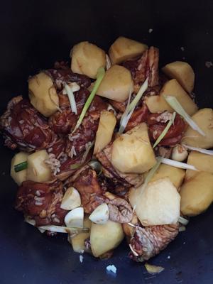 电压力锅版鸡肉炖土豆的做法 步骤1