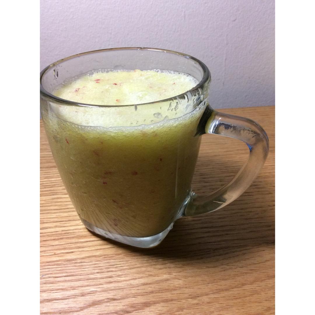 蓝白的天堂做的芹菜苹果汁