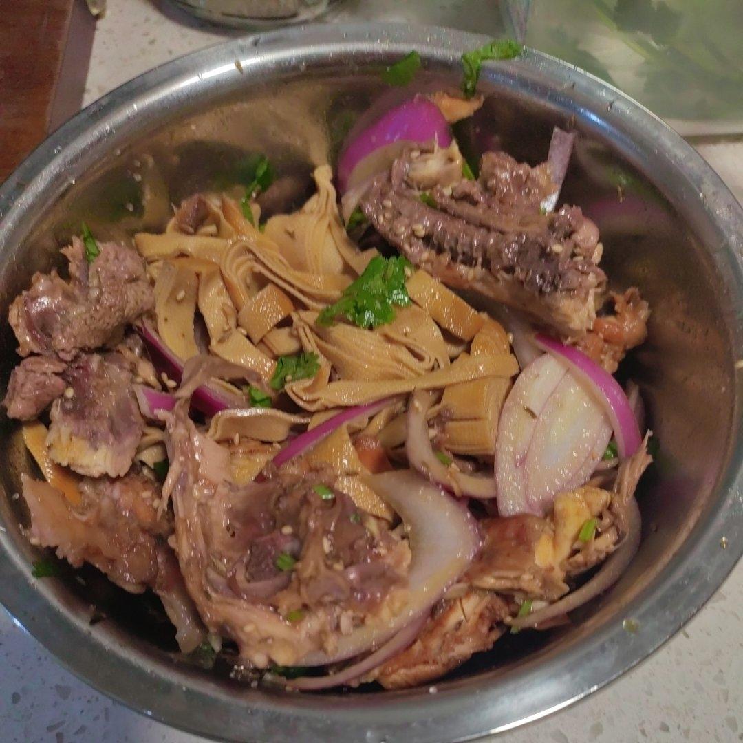 拌鸡架(正宗东北味儿，比炸的好吃多了，停不下来)