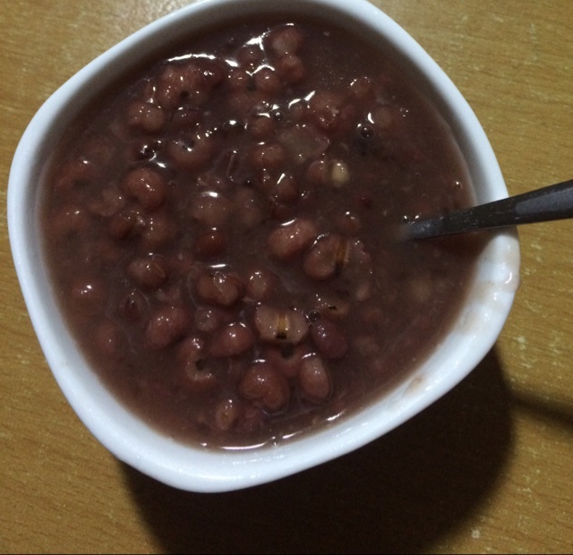 红豆薏米粥 (Red Bean and Pearl Barley Congee)