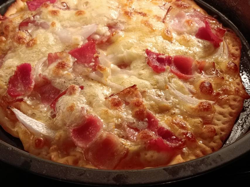 五分钟烤熟石板闪电披萨（内附面团转移到石板视频）