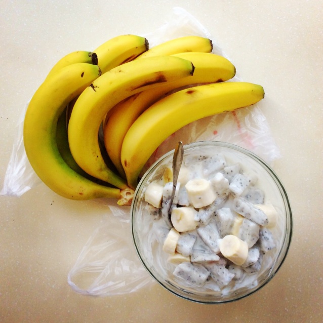 酸奶火龙果香蕉沙拉