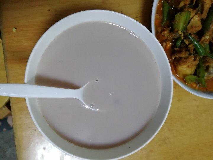 红枣红豆薏仁牛奶粥