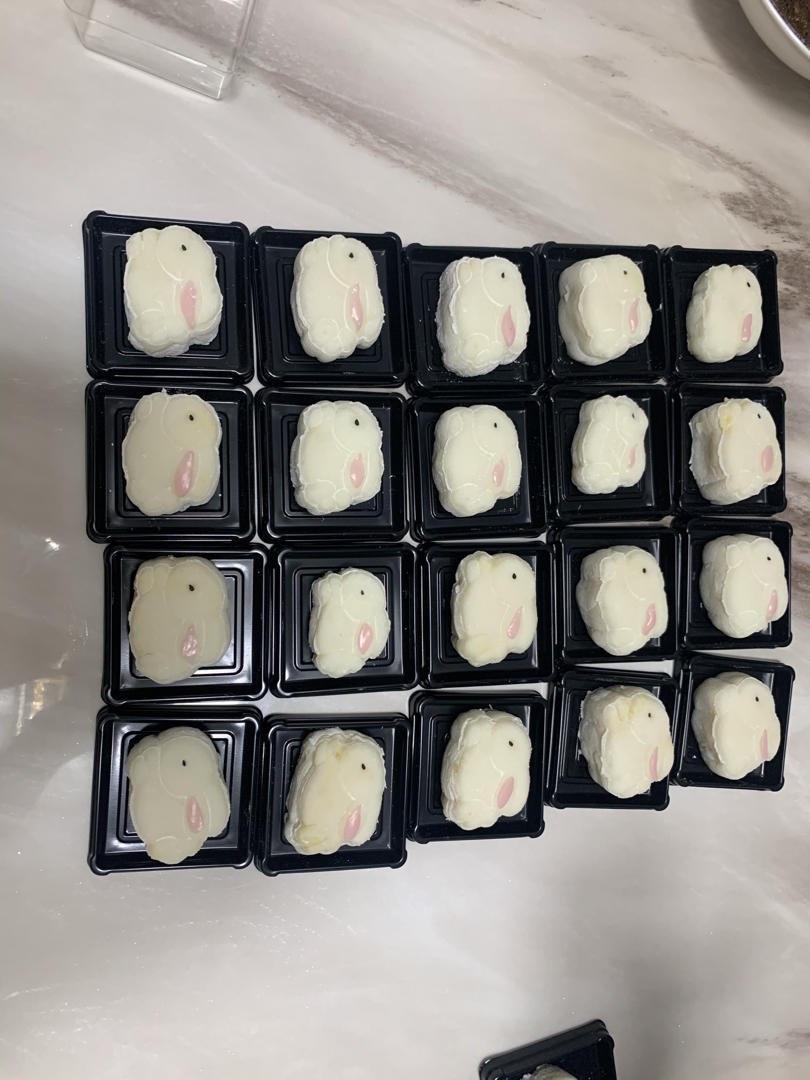 《Tinrry+》萌萌的小白兔冰皮月饼，快手简单，冰凉酸甜超解腻！