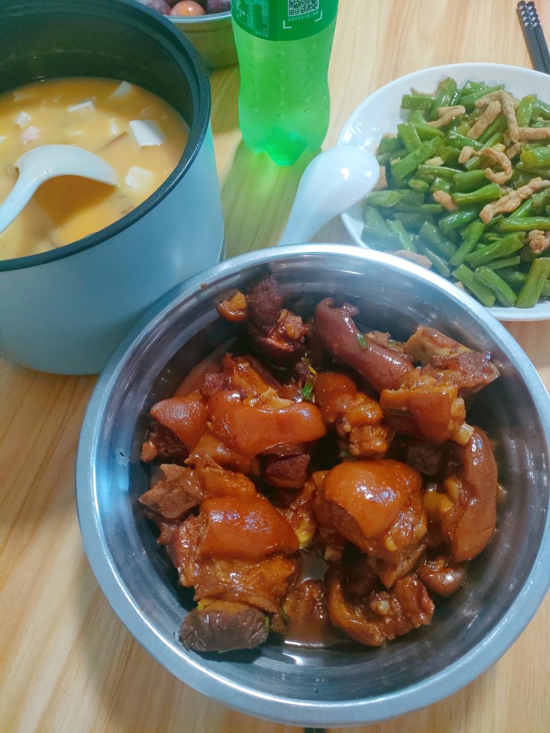 红烧猪蹄，酱香味，超级过嘴瘾的卤猪蹄