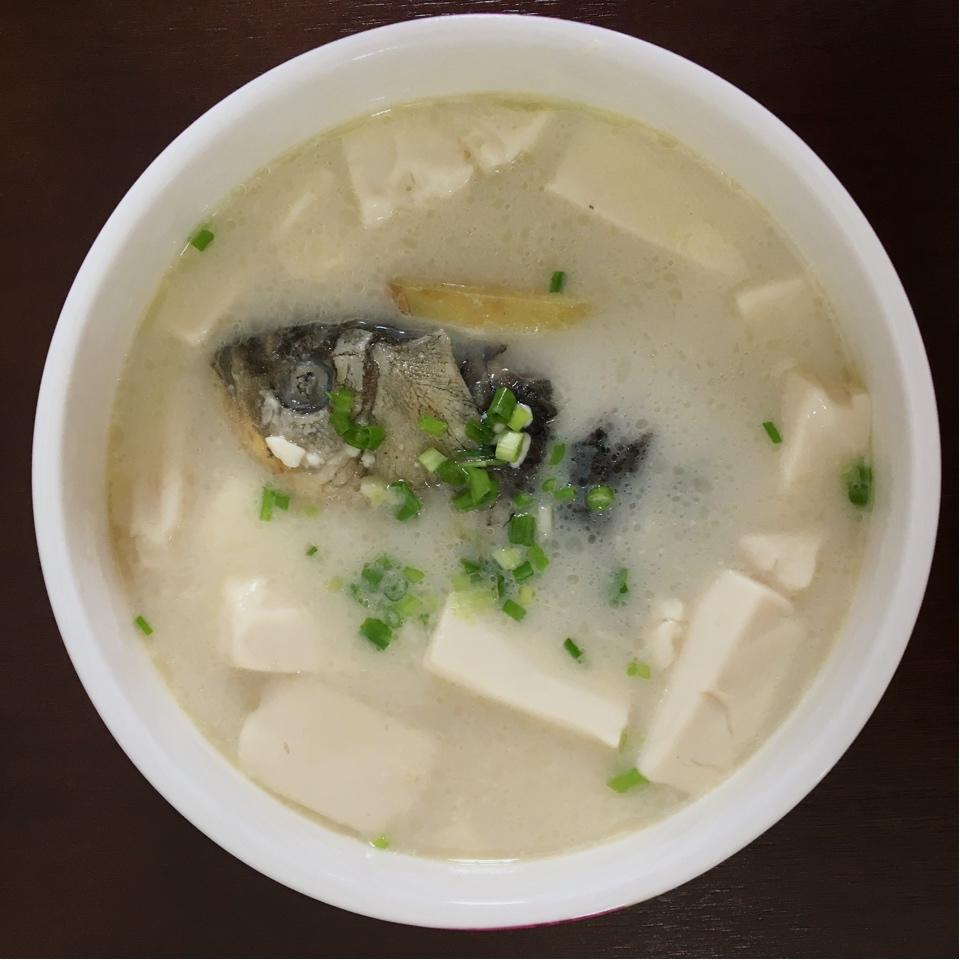 鲫鱼豆腐汤